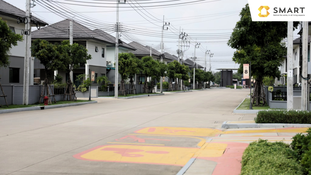 ถนนหน้าบ้าน